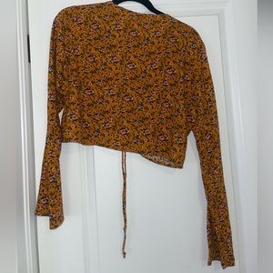 Long sleeve crop top tie in the front floral top